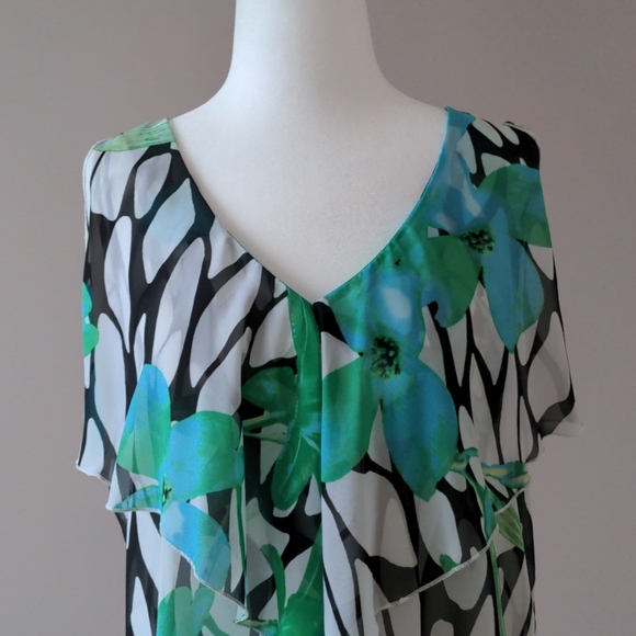 Flowy Sheer Tank Top - Picture 3 of 5